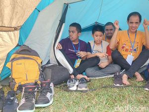 Keceriaan Penyandang Disabilitas Nge-Camp di Tengah Dinginnya Lembang Keceriaan Penyandang Disabilitas Nge-Camp di Tengah Dinginnya Lembang