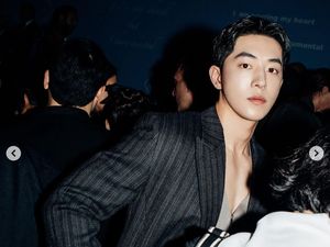 Pesona Nam Joo Hyuk Pulang Wamil, Tampil di Paris Fashion Week 2024 Pesona Nam Joo Hyuk Pulang Wamil, Tampil di Paris Fashion Week 2024