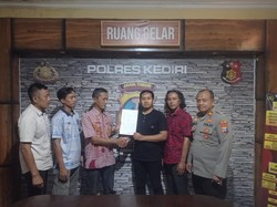 Motif Keluarga di Balik Viral Pria Pare Kediri Ditendang hingga Pingsan