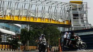 Proyek JPO Berkonsep Modern di Sunter Barat Terus Dikebut