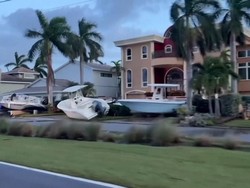 Penampakan Puluhan Speedboat Nyangkut di Halaman Rumah gegara Badai Helene