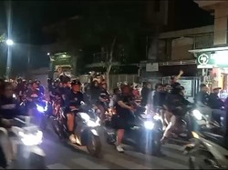 Skuat Persela Disambut Meriah Pendukungnya Usai Pulang Tur di Papua