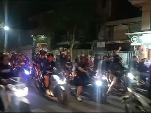 Skuat Persela Disambut Meriah Pendukungnya Usai Pulang Tur di Papua Skuat Persela Disambut Meriah Pendukungnya Usai Pulang Tur di Papua