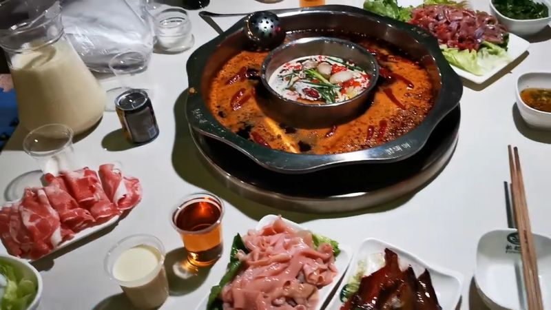 restoran hot pot terbesar di China yang menampung 5.800 pengunjung