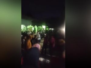 Video: Massa Geruduk Ponpes di Bekasi Gegara Dugaan 6 Santriwati Dicabuli