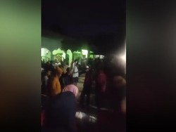 Video: Massa Geruduk Ponpes di Bekasi Gegara Dugaan 6 Santriwati Dicabuli