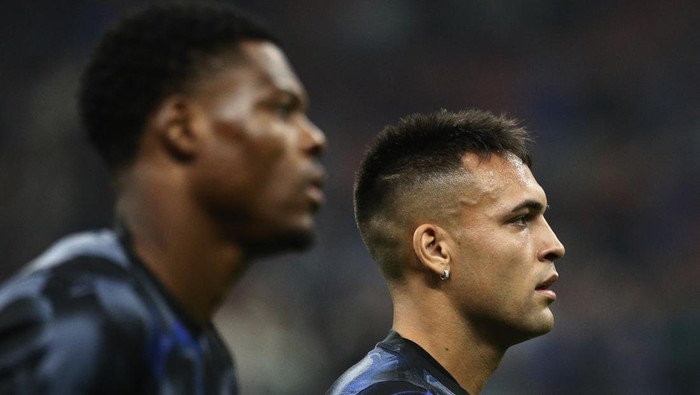 Soccer Football - Serie A - Inter Milan v AC Milan - San Siro, Milan, Italy - September 22, 2024 Inter Milans Lautaro Martinez during the warm up before the match REUTERS/Alessandro Garofalo