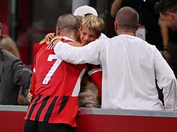 Selebrasi Gol Emosional Morata Sambil Peluk Buah Hati