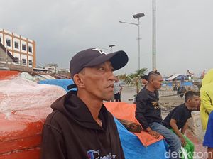 Cerita Awak Kapal Jukung Ditabrak Tongkang, Muatan Ikut Tenggelam Cerita Awak Kapal Jukung Ditabrak Tongkang, Muatan Ikut Tenggelam