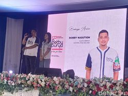 Momen Bobby-Kahiyang Perkenalkan Diri Menantu dan Anak Mulyono