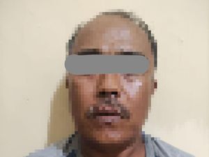 Bobol Rumah Guru di Jombang, Budi Gasak Dana BOS Rp 107 Juta Bobol Rumah Guru di Jombang, Budi Gasak Dana BOS Rp 107 Juta