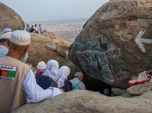 Video: Wisata Menelusuri Jejak Sejarah ke Jabal Tsur dan Jabal Rahmah Video: Wisata Menelusuri Jejak Sejarah ke Jabal Tsur dan Jabal Rahmah