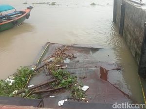 Tongkang Hantam 3 Jukung Disebut Hindari Tabrak Jembatan Ampera