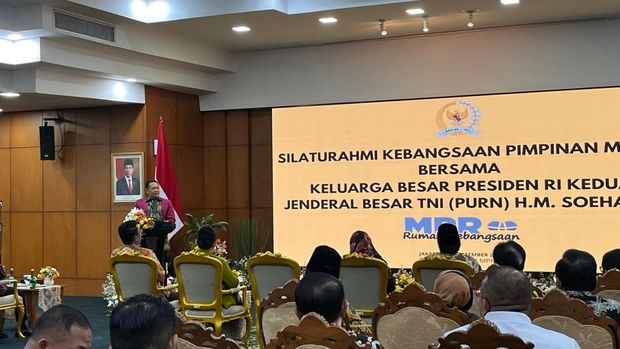 Ketua MPR Bambang Soesatyo (Bamsoet) dalam acara Silaturahmi Kebangsaan MPR dengan keluarga Soeharto, di kompleks parlemen Senayan, Jakarta Pusat, Sabtu (28/9/2024).