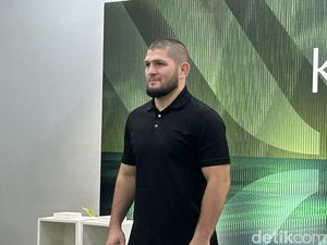 Khabib Nurmagomedov Cerita Insiden Diusir dari Pesawat Khabib Nurmagomedov Cerita Insiden Diusir dari Pesawat