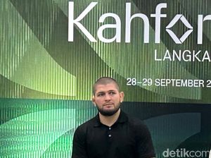 Video Cara Khabib Nurmagomedov Nikmati Masa Pensiun: Makan Apa pun Asal Halal Video Cara Khabib Nurmagomedov Nikmati Masa Pensiun: Makan Apa pun Asal Halal