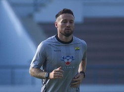 Marc Klok Disanksi Larangan Main 2 Laga gegara Kartu Merah