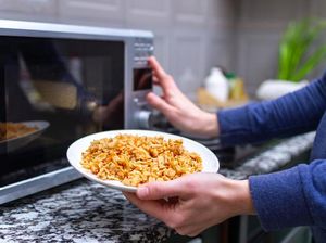 Banyak Orang Tak Sadar, 5 Kesalahan Ini Dilakukan Saat Pakai Microwave