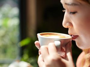 Saat Menikmati Kopi, Bagusnya Cepat atau Pelan-pelan? Saat Menikmati Kopi, Bagusnya Cepat atau Pelan-pelan?