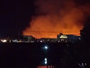 Pasar Remu Kota Sorong Kebakaran, Api Menjalar ke Kios Pedagang