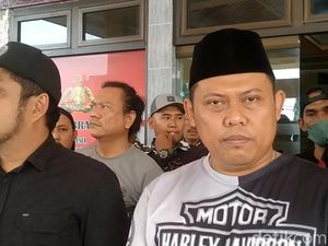 6 Simpatisan Fadia-Sukirman Lapor Polisi Buntut Perang Batu di KPU Pekalongan 6 Simpatisan Fadia-Sukirman Lapor Polisi Buntut Perang Batu di KPU Pekalongan