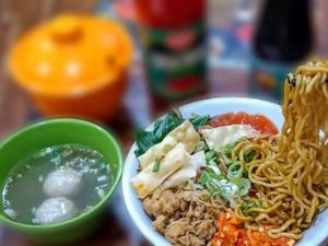 10 Tempat Makan Enak di Pasar Baru yang Legendaris hingga Kekinian