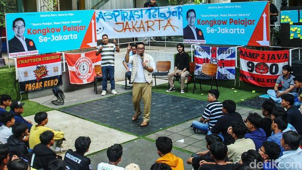Ridwan Kamil Kongkow Bareng Pelajar se-Jakarta