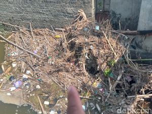 Gegara Hujan Deras, Muncul Sampah di Bendung Tukuman Klaten Gegara Hujan Deras, Muncul Sampah di Bendung Tukuman Klaten
