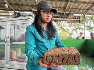 Temuan Batu Bata Berelif Sulur di Ekskavasi Istana Bhre Wengker Temuan Batu Bata Berelif Sulur di Ekskavasi Istana Bhre Wengker