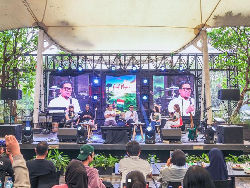 Doli Kurnia: Dari Aktivis, Politisi, hingga Musisi