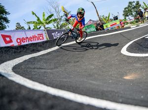 Aksi Pesepeda Cilik Taklukkan Kejuaraan Pump Track Bandung