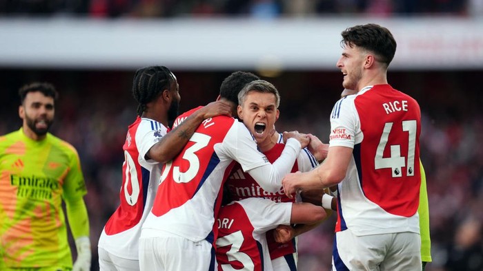 Arsenals Leandro Trossard celebrates scoring his sides third goal with his teammates during the Premier League match at the Emirates Stadium, London. Picture date: Saturday September 28, 2024. (Photo by Adam Davy/PA Images via Getty Images)