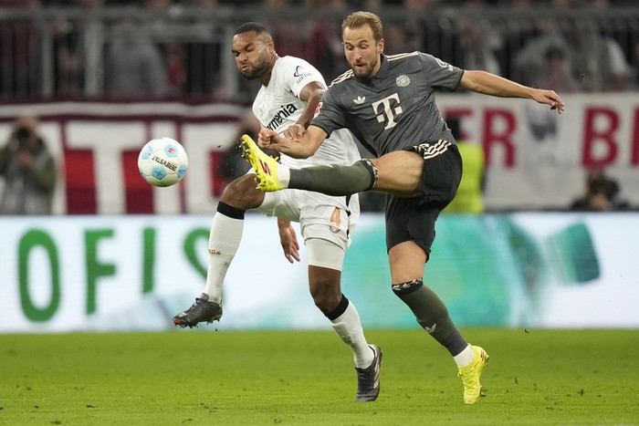 Leverkusen's Jonathan Tah, left, and Bayern's Harry Kane vie for the ball during the Bundesliga soccer match between Bayern Munich and Leverkusen at the Allianz Arena in Munich, Germany, Saturday, Sept. 28, 2024. (AP Photo/Matthias Schrader)