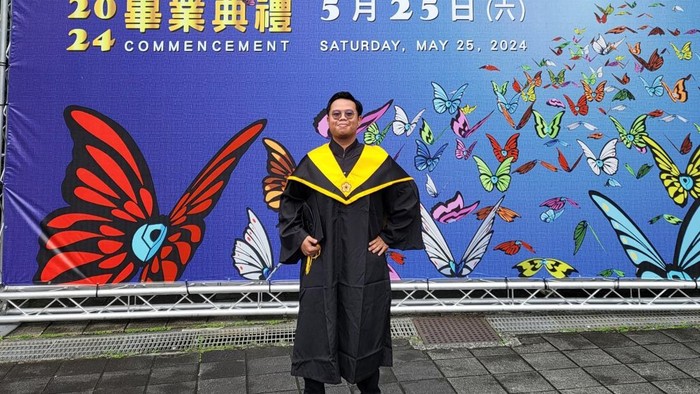 Cerita Hendy, lulus ITS di usia 21 tahun dengan 3 gelar.