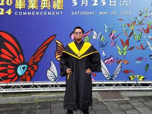 Usia Baru Hampir 22 Tahun, Hendy Lulus dari ITS dengan Tiga Gelar