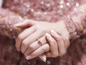 7 Model Cincin Pernikahan Artis yang Bisa Jadi Inspirasi Calon Pengantin 7 Model Cincin Pernikahan Artis yang Bisa Jadi Inspirasi Calon Pengantin