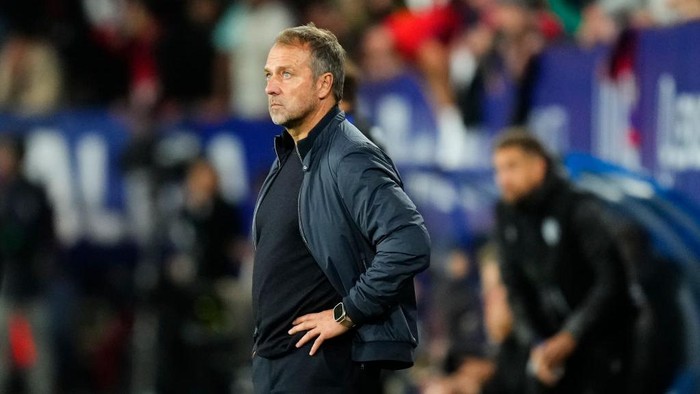 Hansi Flick head coach of Barcelona dejected after Osasuna fourth goal during the LaLiga match between CA Osasuna and FC Barcelona at Estadio El Sadar on September 28, 2024 in Pamplona, Spain.  (Photo by Jose Breton/Pics Action/NurPhoto via Getty Images)