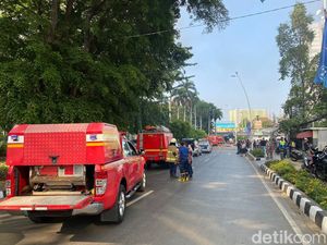 Jalan Depan Gedung Bakamla Ditutup Imbas Kebakaran Jalan Depan Gedung Bakamla Ditutup Imbas Kebakaran