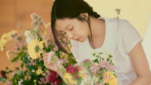 7 Gaya Jennie BLACKPINK Nyamar Jadi Warlok Italia, Tampil Masak Hingga Nyetir