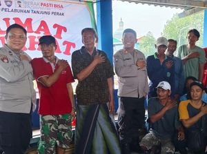 Jumat Curhat di Kampung Nelayan, Polisi Ajak Jaga Kamtibmas-Cegah Anak Nakal Jumat Curhat di Kampung Nelayan, Polisi Ajak Jaga Kamtibmas-Cegah Anak Nakal