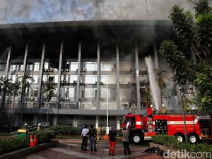 7 Fakta Kebakaran Gedung Perintis Kemerdekaan Saat Ada Renovasi 7 Fakta Kebakaran Gedung Perintis Kemerdekaan Saat Ada Renovasi