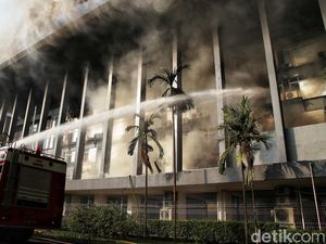 Kebakaran Gedung Bakamla RI Diduga Dipicu Korsleting Listrik Kebakaran Gedung Bakamla RI Diduga Dipicu Korsleting Listrik
