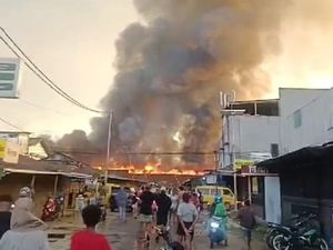 500 Kios Pedagang Hangus Terbakar di Pasar Remu Kota Sorong