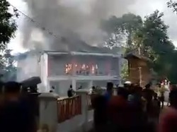 Rumah Kepala Desa Raja di Bone Terbakar gegara AC Meledak