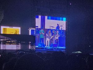 Petuah Sakti saat Reuni Sederhana Sheila on 7 di Bandung Petuah Sakti saat Reuni Sederhana Sheila on 7 di Bandung