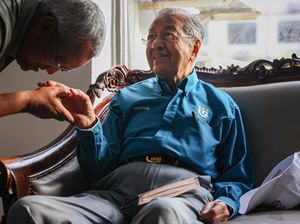 Mahathir Mohamad Sempat Masuk RS saat Rayakan Ultah Ke-100, Sakit Apa? Mahathir Mohamad Sempat Masuk RS saat Rayakan Ultah Ke-100, Sakit Apa?