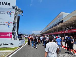 Semarak Pit Walk MotoGP Mandalika 2024