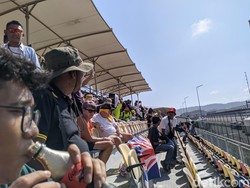 Tribune Murah di Sirkuit Mandalika Mulai Dipasangi Atap, Pengerjaan Bertahap