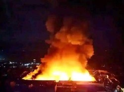 Penampakan Pasar Remu Sorong Menyala Saat Kebakaran Hanguskan 500 Kios