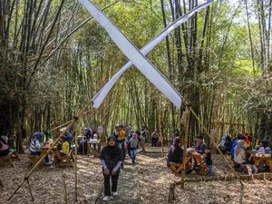 Serunya Belanja di Pasar Awi Campernik, Ada di Tengah Hutan Bambu